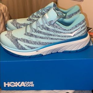 Hoka One One Cavu 3 womens size 8.5